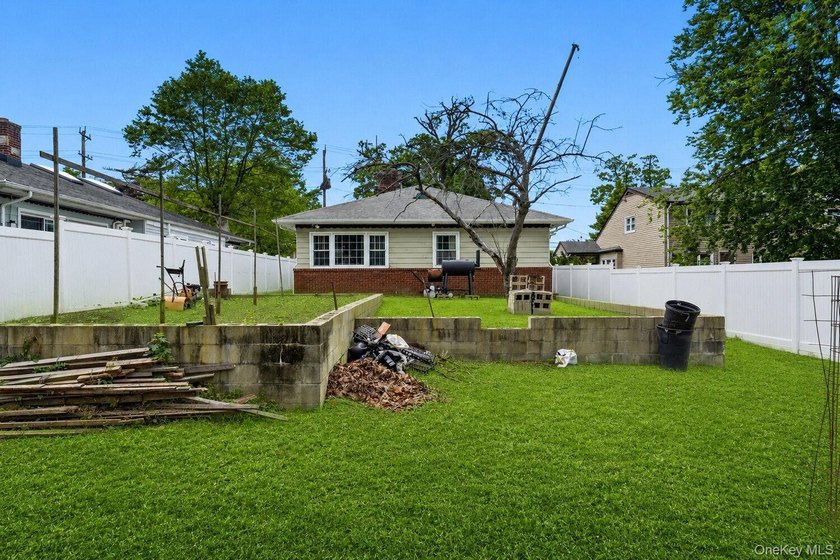 Welcome to this rare ranch-style retreat in the desirable - photo 21