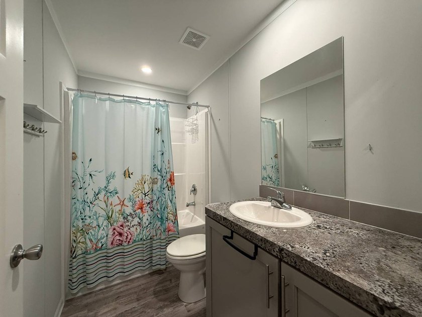 Welcome to this absolutely stunning 2020 Palm Harbor home - photo 11