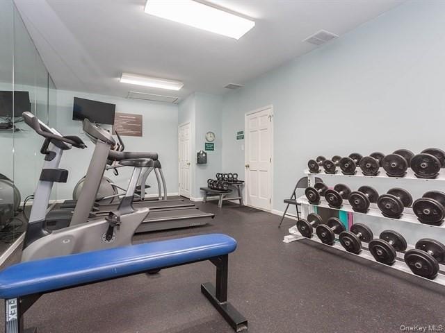 Welcome to this beautifully renovated Beechwood model in Oak - photo 17