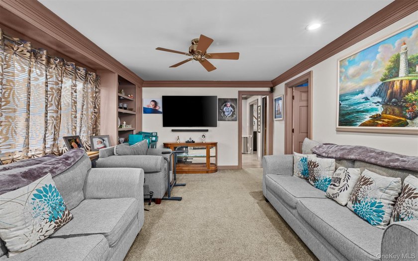 Welcome to this well maintained 3 bedroom home ideally located - photo 6