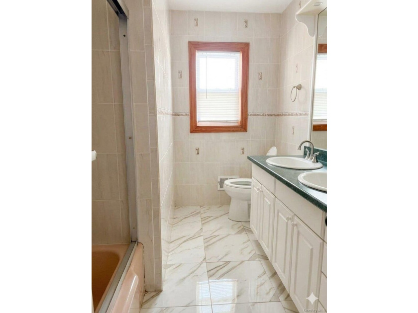 This exceptional 3-bedroom, 2-bathroom single-family home - photo 5