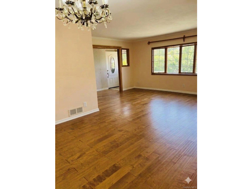 This exceptional 3-bedroom, 2-bathroom single-family home - photo 6