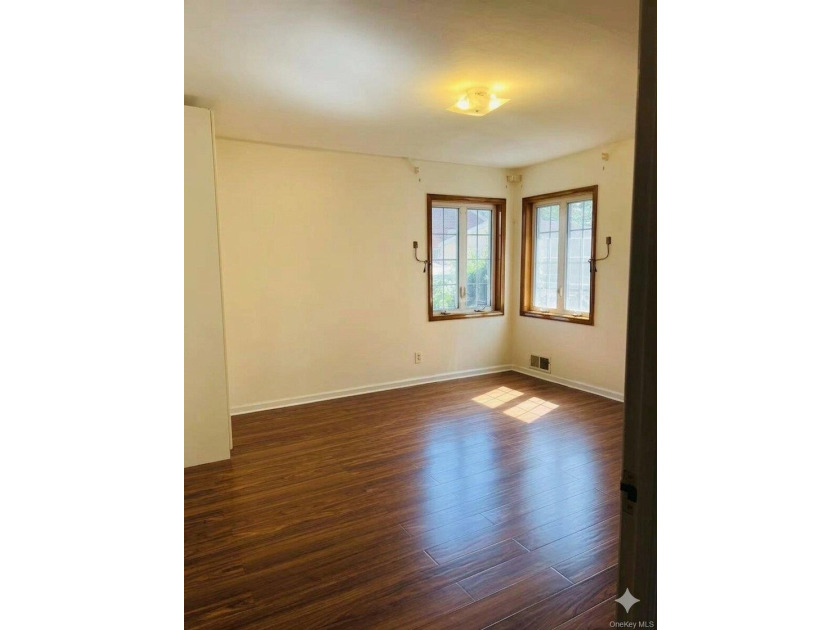 This exceptional 3-bedroom, 2-bathroom single-family home - photo 8