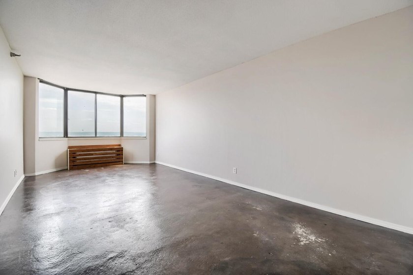 Stunning 17th-floor condo with incredible city views in the - photo 6