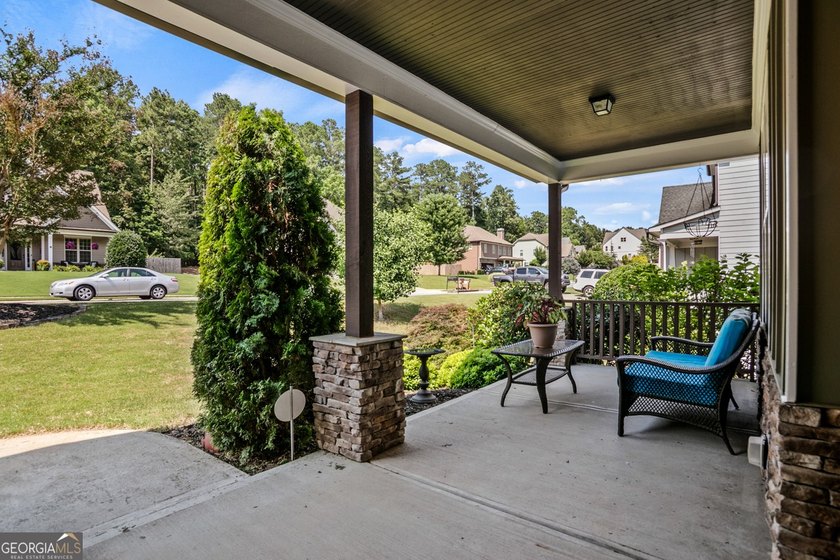 Amazing home in prime location!! Two story, traditional home - photo 4