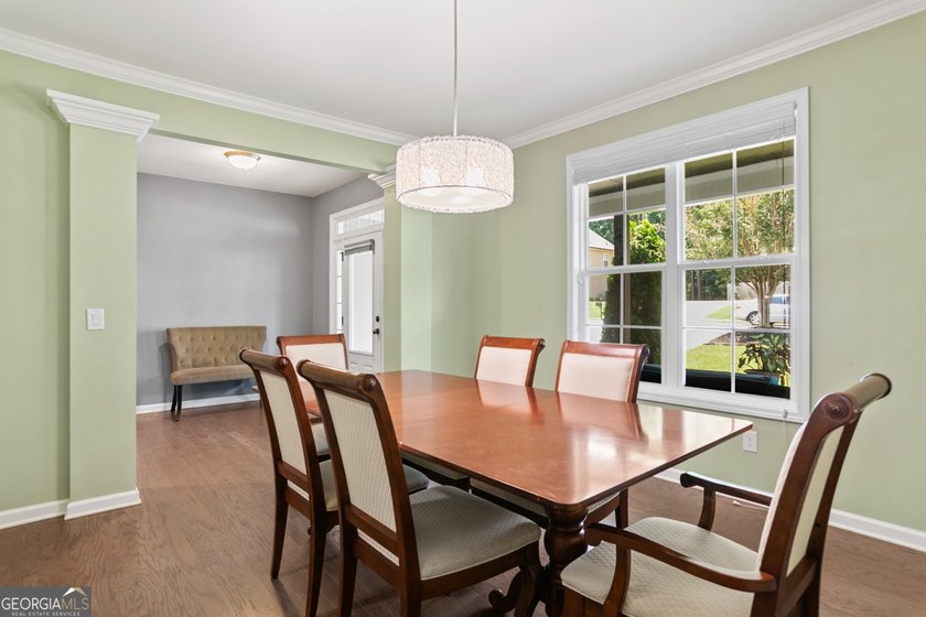 Amazing home in prime location!! Two story, traditional home - photo 8