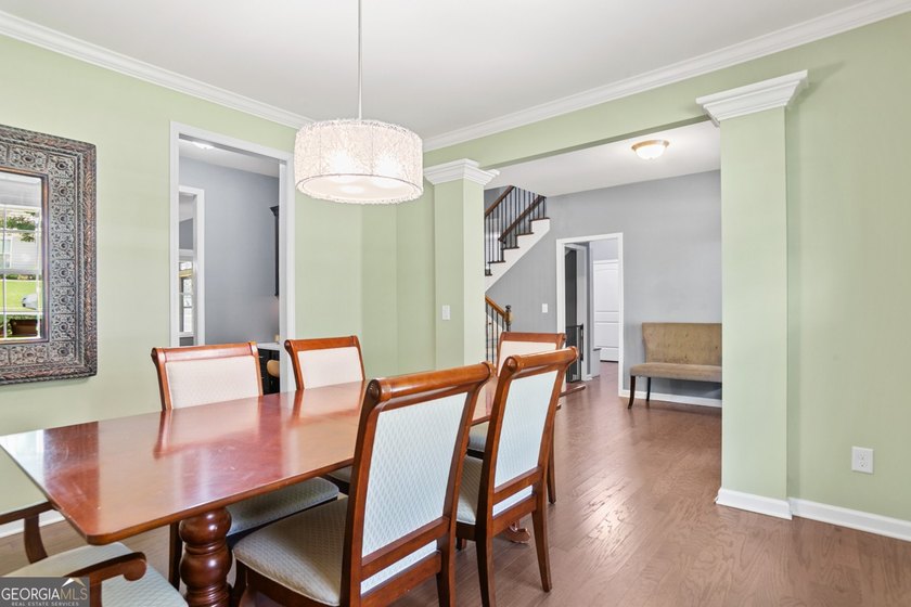 Amazing home in prime location!! Two story, traditional home - photo 9