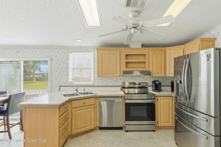 Welcome to easy Florida living in the desirable 55+ community of - photo 5