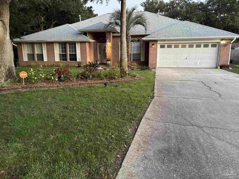 Beautiful open-concept brick home offering exceptional space - photo 3