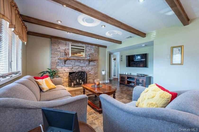 Expanded wide- line ranch set on a generous 75/150 property in - photo 3
