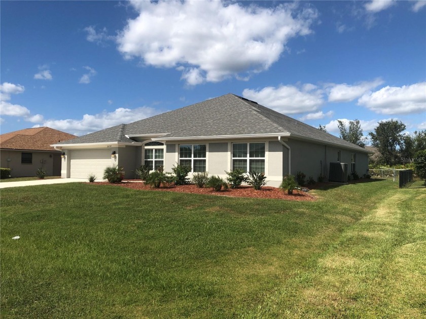 Spacious and impressive 4 Bedroom, 3 Bathroom home with attached - photo 2