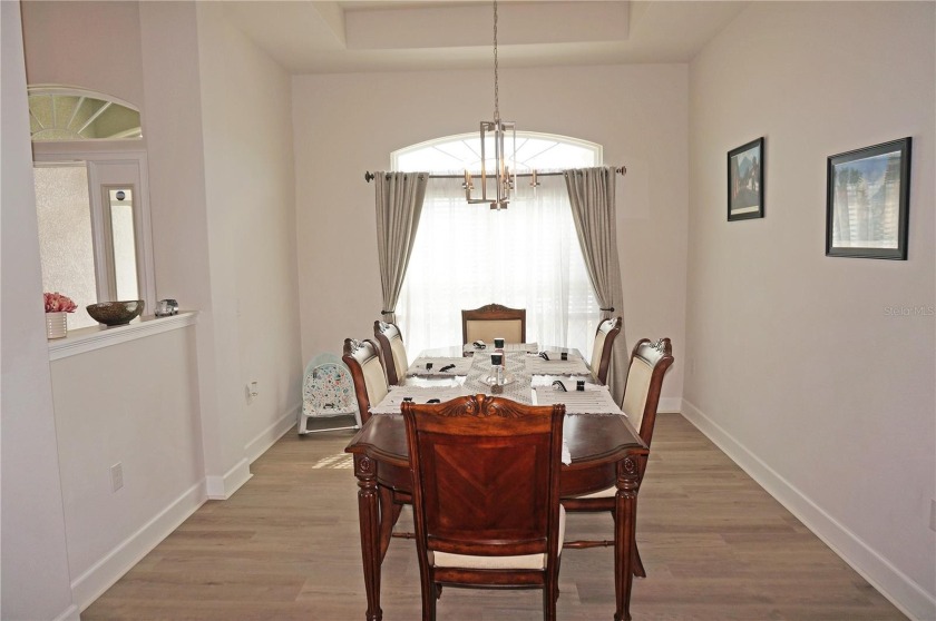 Spacious and impressive 4 Bedroom, 3 Bathroom home with attached - photo 6