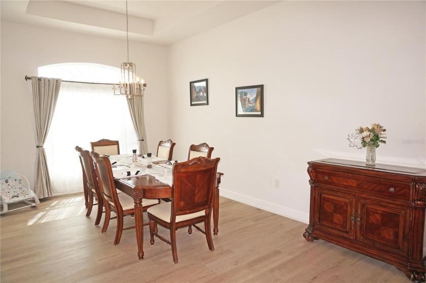 Spacious and impressive 4 Bedroom, 3 Bathroom home with attached - photo 7
