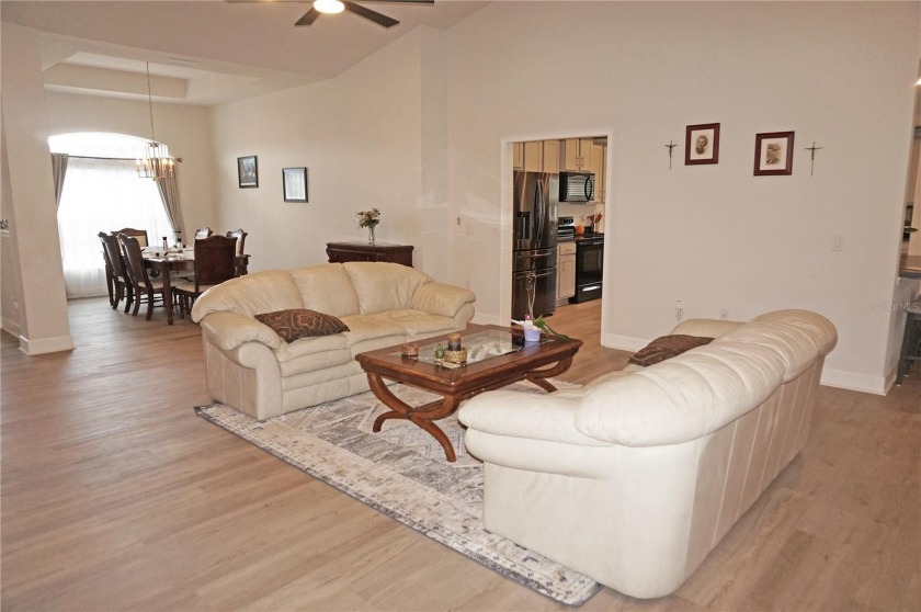 Spacious and impressive 4 Bedroom, 3 Bathroom home with attached - photo 10