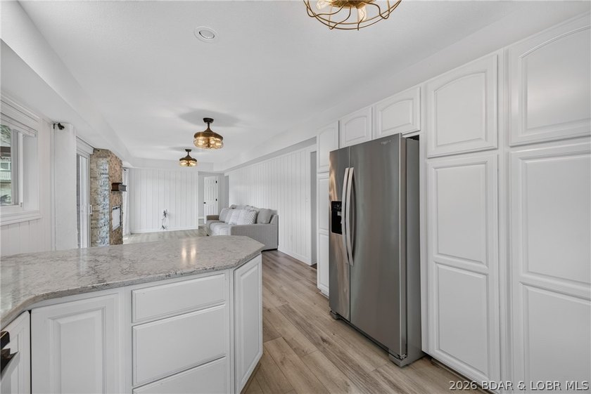 Beautifully updated lakefront home with a private dock, workshop - photo 11