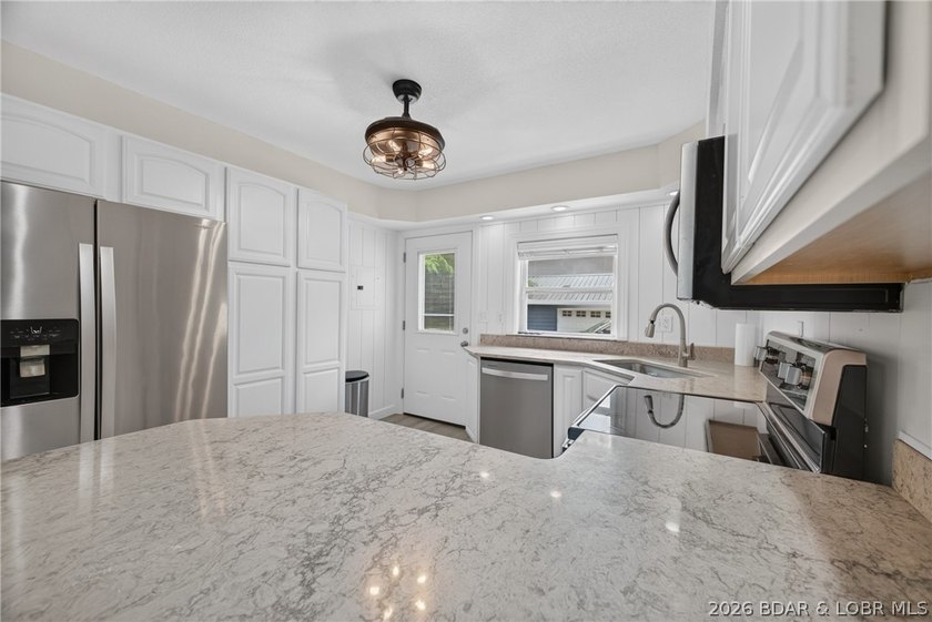 Beautifully updated lakefront home with a private dock, workshop - photo 14