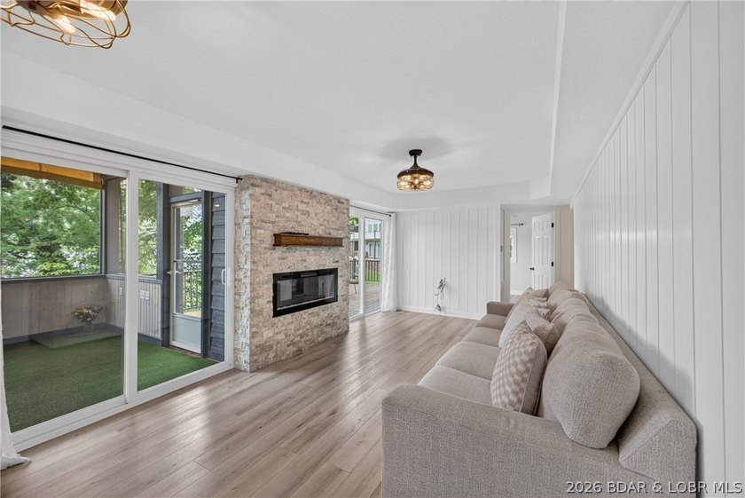 Beautifully updated lakefront home with a private dock, workshop - photo 17