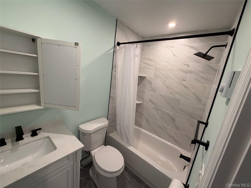 Fully remodeled 2 bed 2 bath home on large lot with full - photo 19