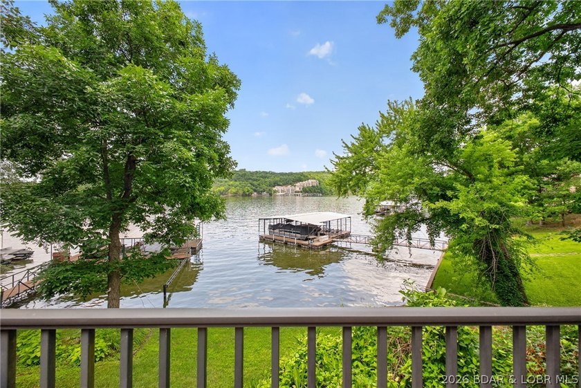 Beautifully updated lakefront home with a private dock, workshop - photo 33