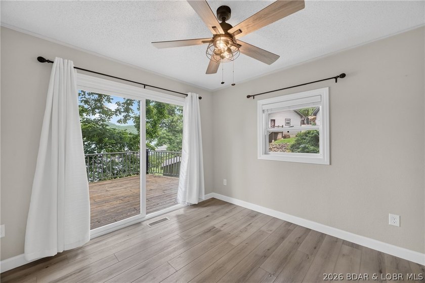 Beautifully updated lakefront home with a private dock, workshop - photo 35