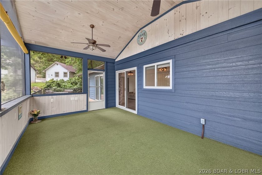 Beautifully updated lakefront home with a private dock, workshop - photo 42