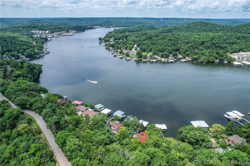 Beautifully updated lakefront home with a private dock, workshop - photo 47