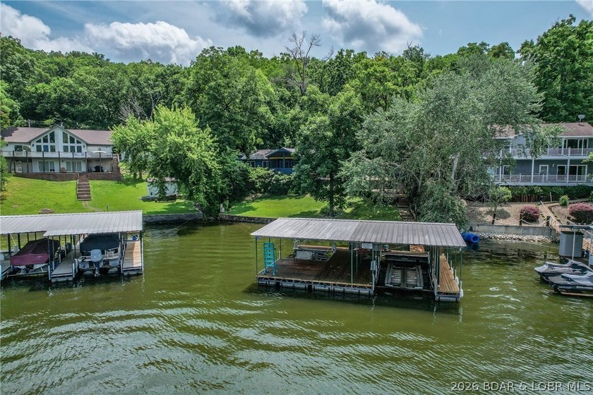 Beautifully updated lakefront home with a private dock, workshop - photo 48