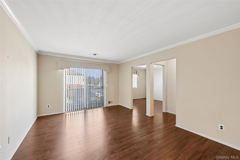 UPPER CHESHIRE UNIT. OPEN FLOOR PLAN. EAT-IN KITCHEN - photo 10
