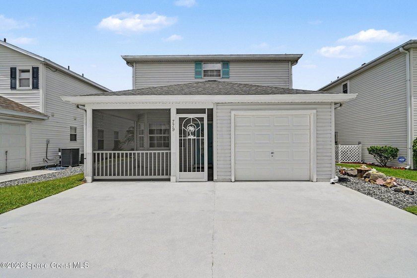 Enjoy relaxed Florida living in this charming 2-bedroom, 2-bath - photo 2