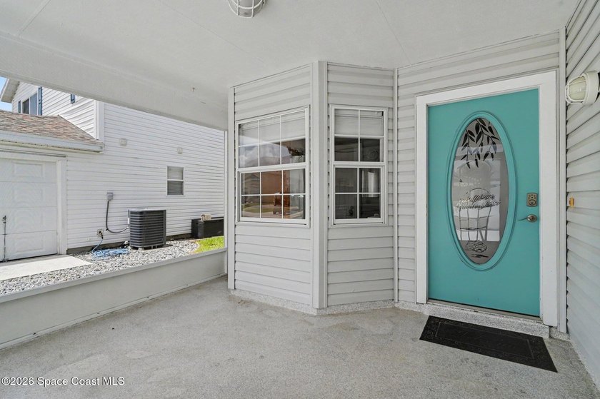 Enjoy relaxed Florida living in this charming 2-bedroom, 2-bath - photo 5