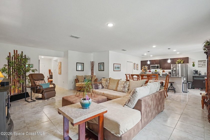 Beautifully maintained 2020-built home loaded with upgrades! - photo 7