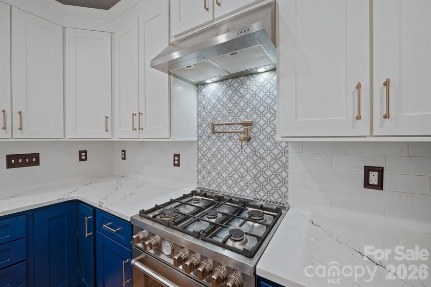 FANTASTIC home in MacAuley loaded with upgrades!!! Brand new - photo 4