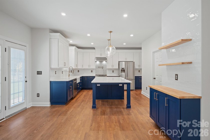 FANTASTIC home in MacAuley loaded with upgrades!!! Brand new - photo 7