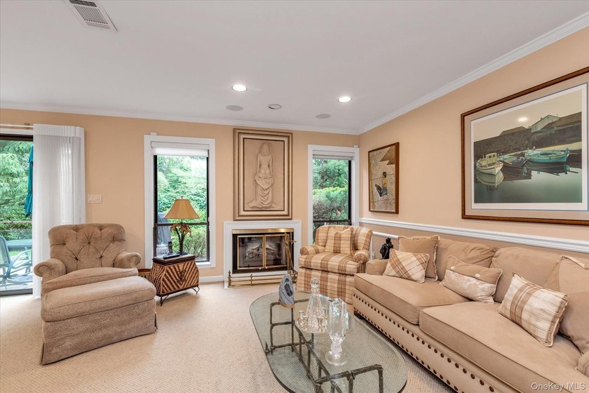 Welcome to this beautifully appointed 3-bedroom, 2.5-bath - photo 14