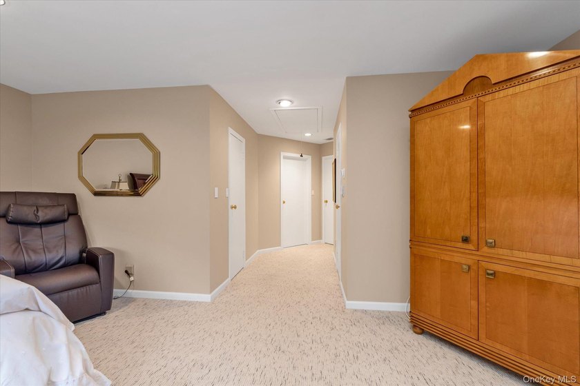 Welcome to this beautifully appointed 3-bedroom, 2.5-bath - photo 17