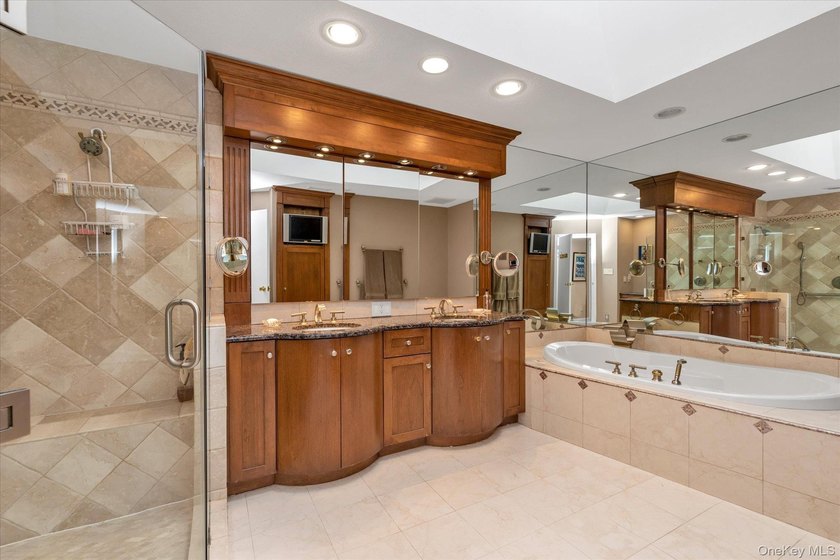 Welcome to this beautifully appointed 3-bedroom, 2.5-bath - photo 18