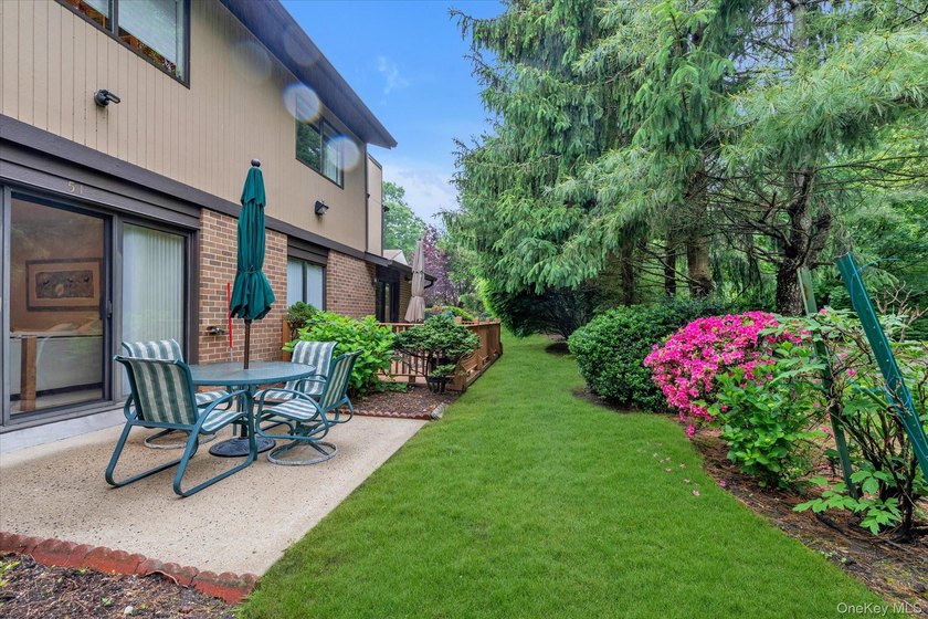Welcome to this beautifully appointed 3-bedroom, 2.5-bath - photo 22