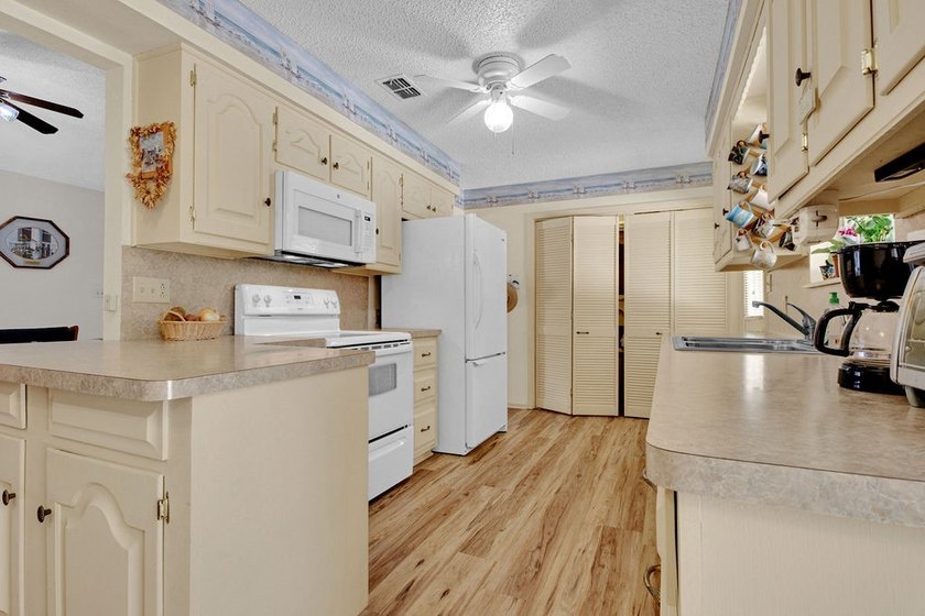 Charming traditional 3-bedroom, 2-bath home offering 1,448 - photo 11