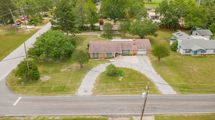 Charming traditional 3-bedroom, 2-bath home offering 1,448 - photo 34