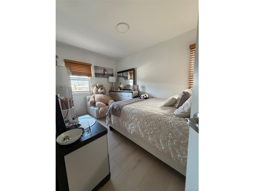 This is FULLY RENOVATED, with 2 gas meter and 3 electric meter - photo 8