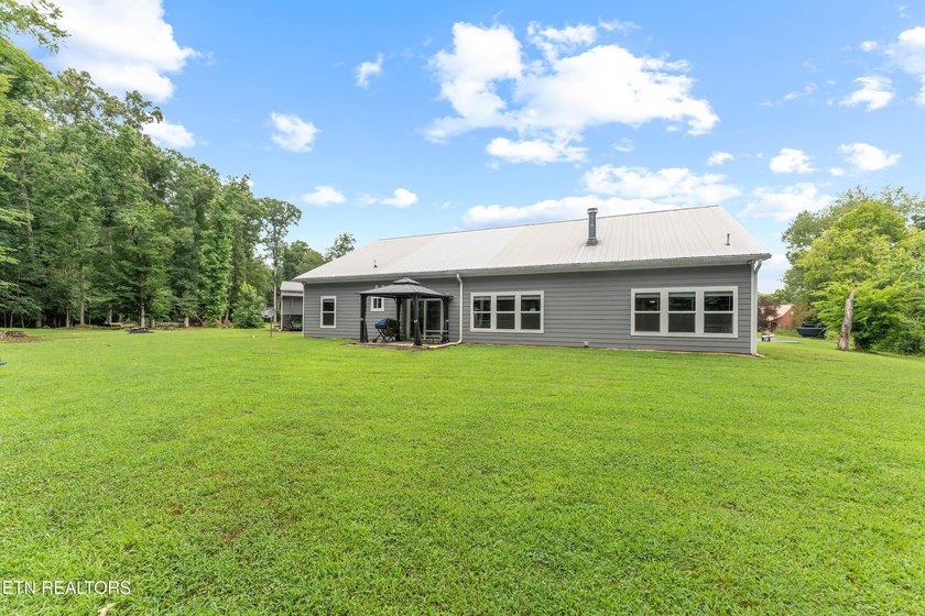Nestled on a private 1.39-acre cul-de-sac lot in the desirable - photo 31