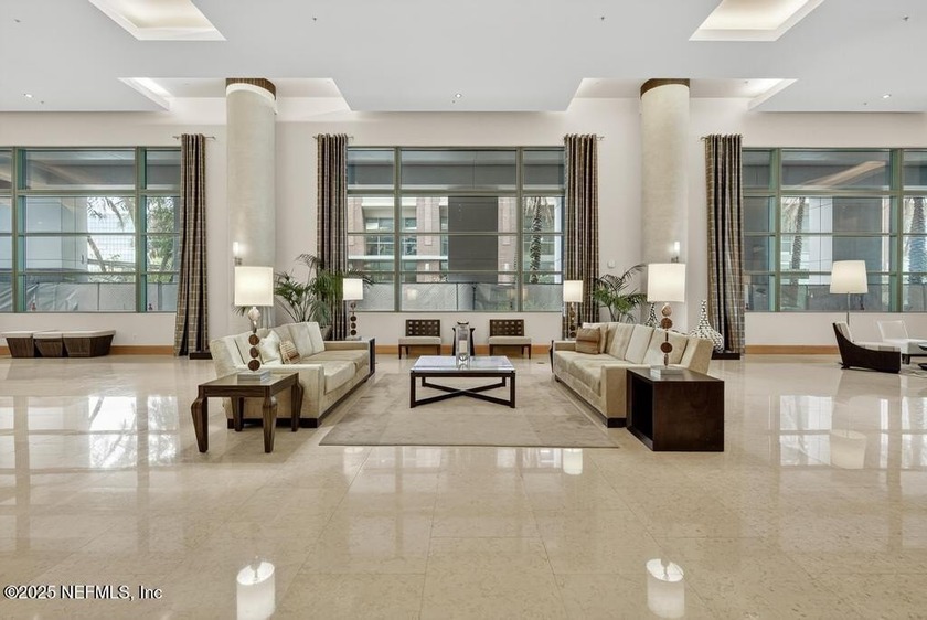 Luxury Riverfront Condominium with Stunning Views &amp; High-End - photo 33