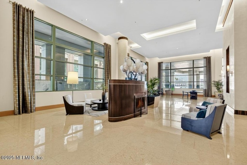 Luxury Riverfront Condominium with Stunning Views &amp; High-End - photo 34