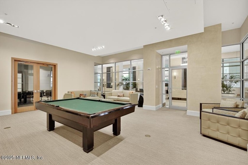 Luxury Riverfront Condominium with Stunning Views &amp; High-End - photo 35
