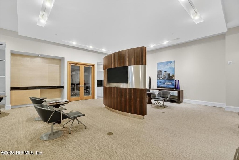 Luxury Riverfront Condominium with Stunning Views &amp; High-End - photo 37
