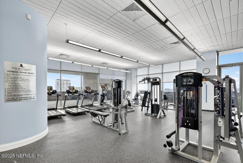 Luxury Riverfront Condominium with Stunning Views &amp; High-End - photo 41