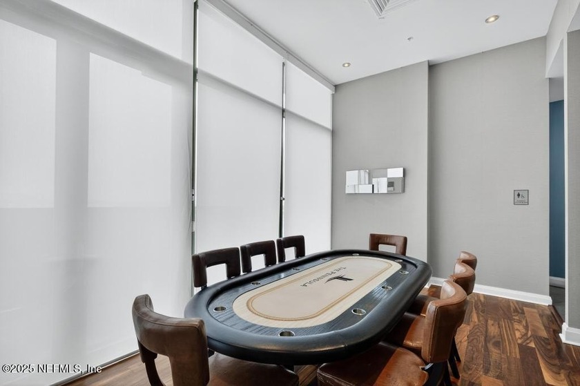 Luxury Riverfront Condominium with Stunning Views &amp; High-End - photo 48