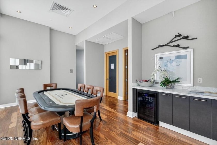 Luxury Riverfront Condominium with Stunning Views &amp; High-End - photo 49
