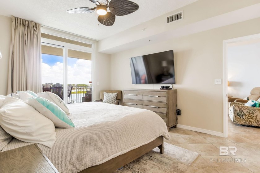 Waterfront, Fully Furnished Condo with Deeded Boat Slip &amp; - photo 9