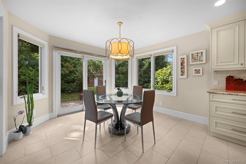Wonderful Center Hall Colonial Located In The Desirable - photo 15